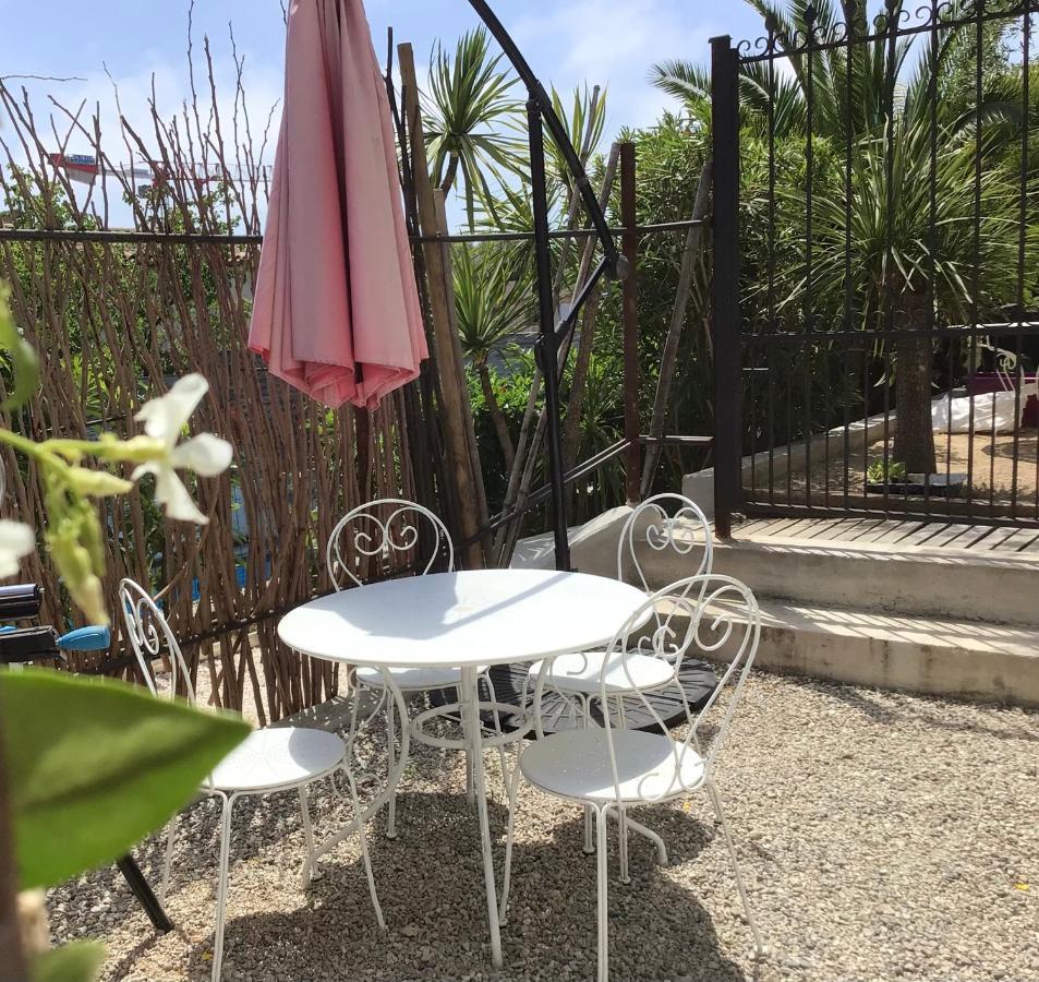2 Pieces Rez-De-Jardin Dans Maison Avec Piscine Villeneuve-Loubet Kültér fotó