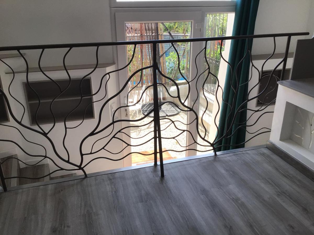 2 Pieces Rez-De-Jardin Dans Maison Avec Piscine Villeneuve-Loubet Kültér fotó