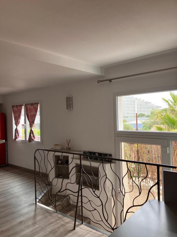 2 Pieces Rez-De-Jardin Dans Maison Avec Piscine Villeneuve-Loubet Kültér fotó