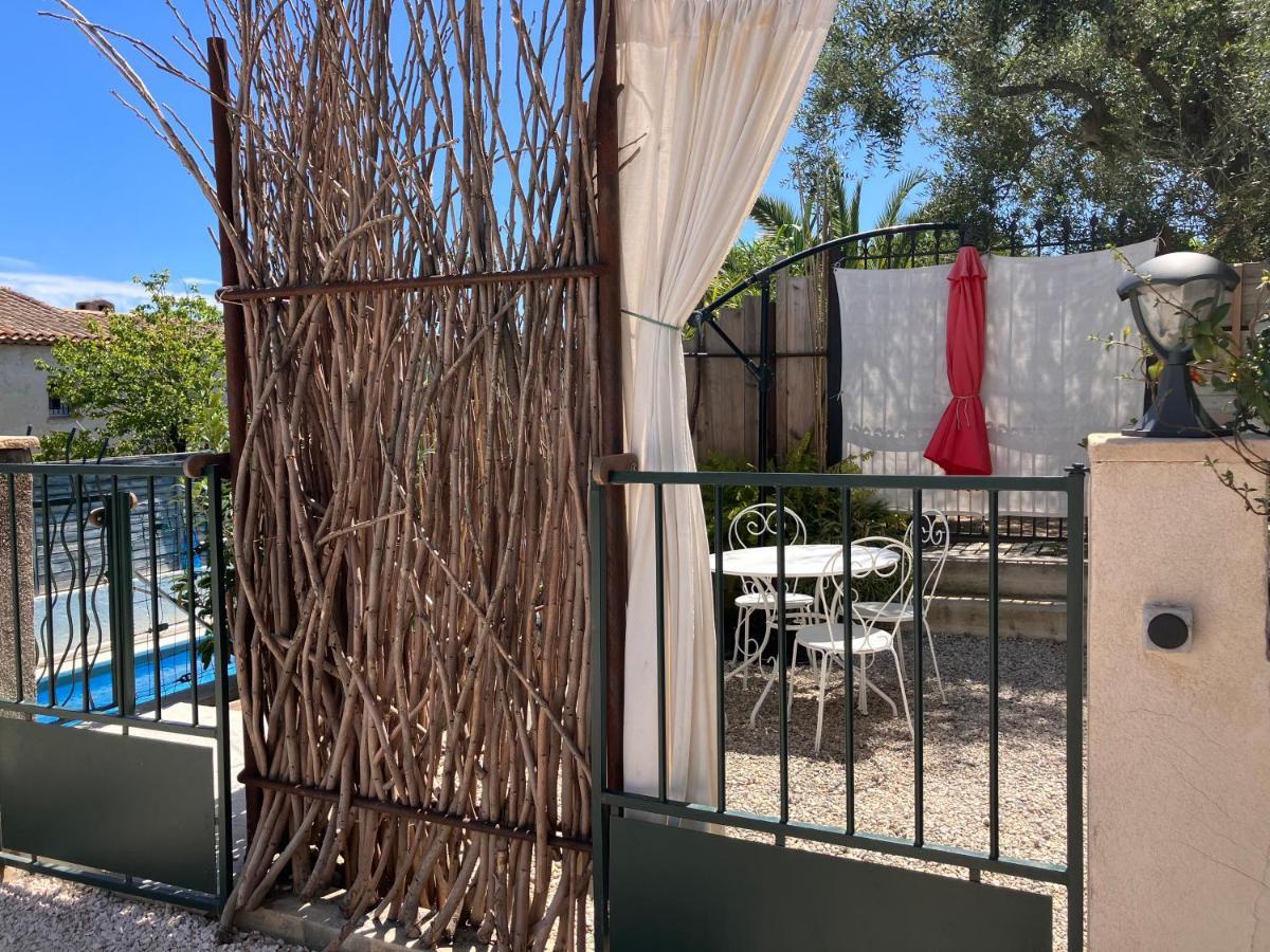2 Pieces Rez-De-Jardin Dans Maison Avec Piscine Villeneuve-Loubet Kültér fotó