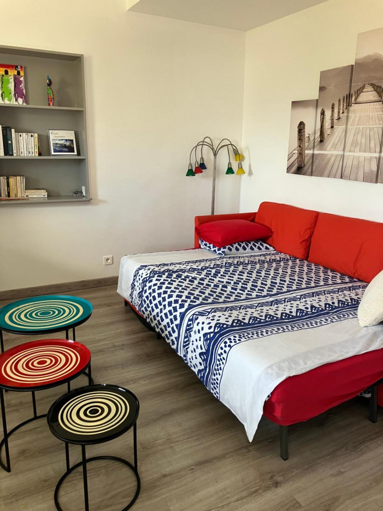 2 Pieces Rez-De-Jardin Dans Maison Avec Piscine Villeneuve-Loubet Kültér fotó