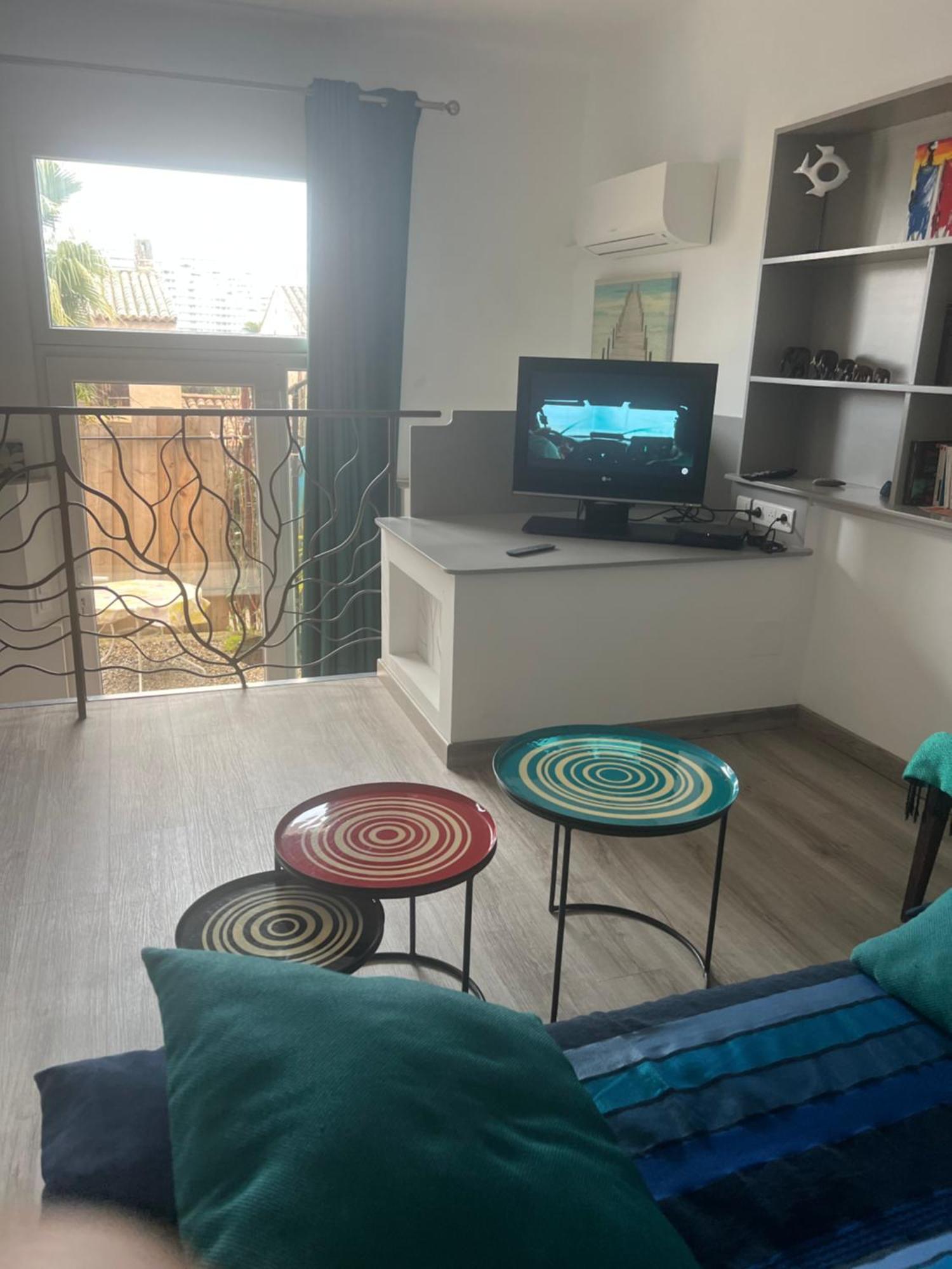 2 Pieces Rez-De-Jardin Dans Maison Avec Piscine Villeneuve-Loubet Kültér fotó