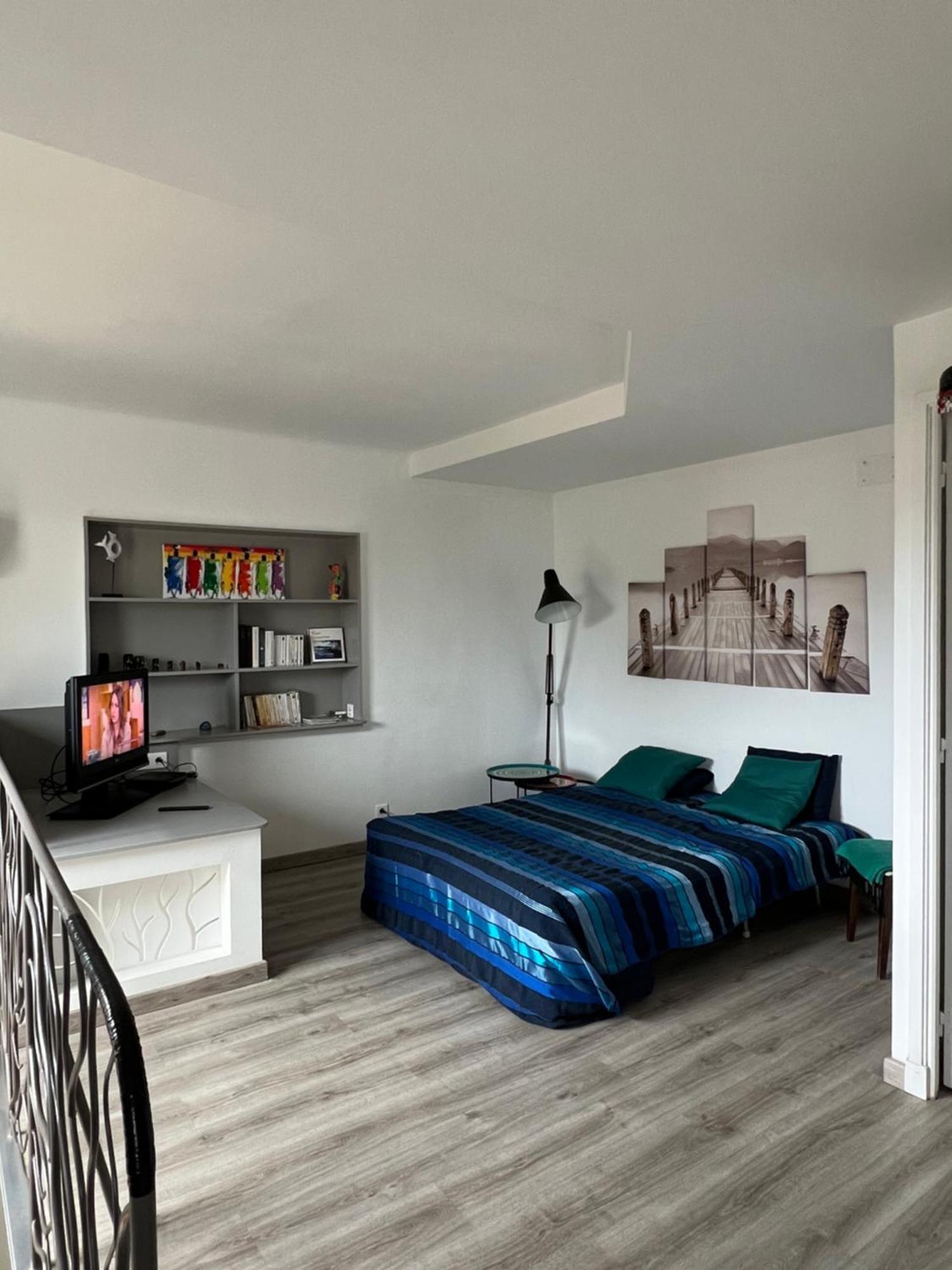 2 Pieces Rez-De-Jardin Dans Maison Avec Piscine Villeneuve-Loubet Kültér fotó